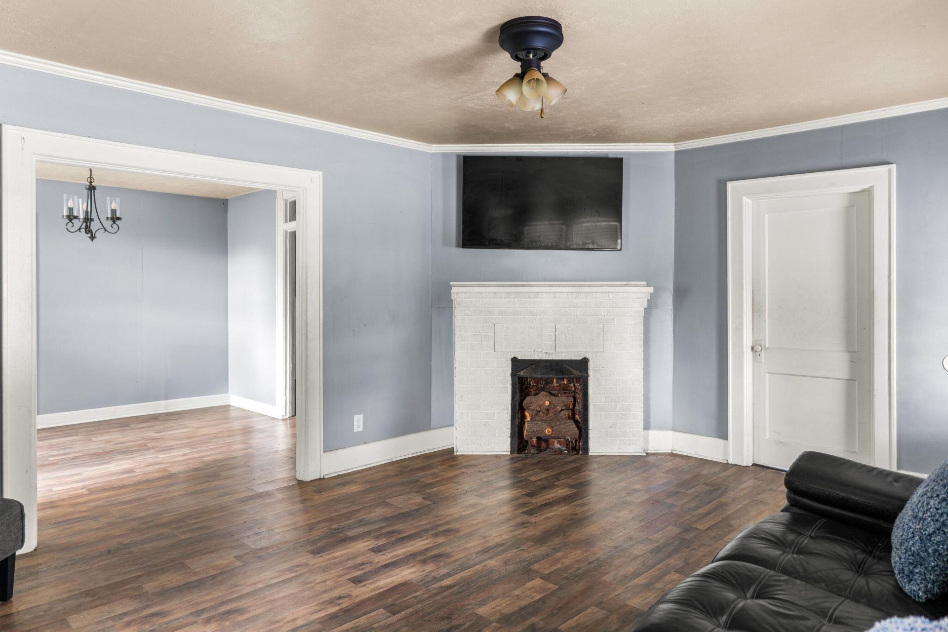 557 Louis Street Photo 6