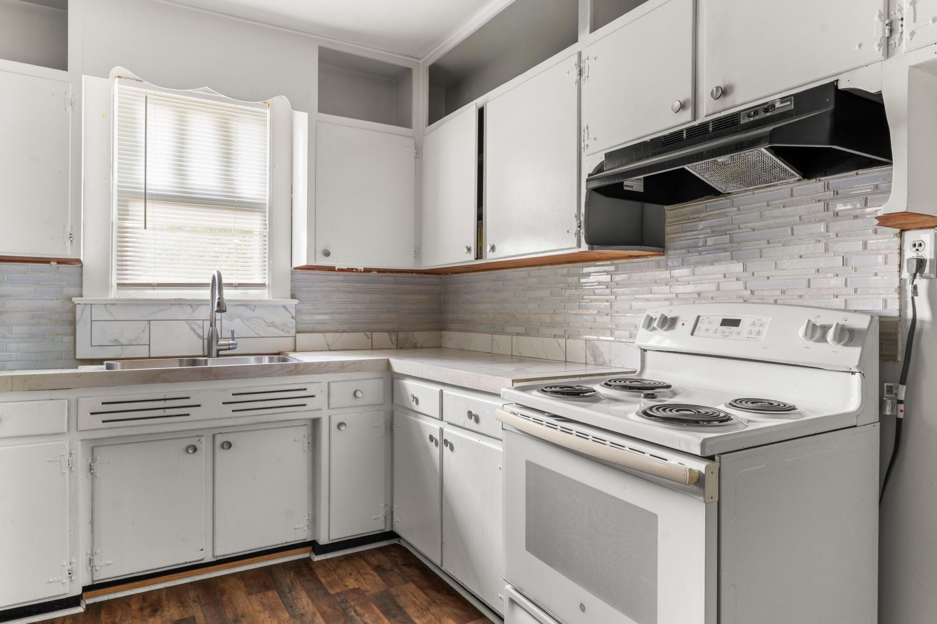 557 Louis Street Photo 9