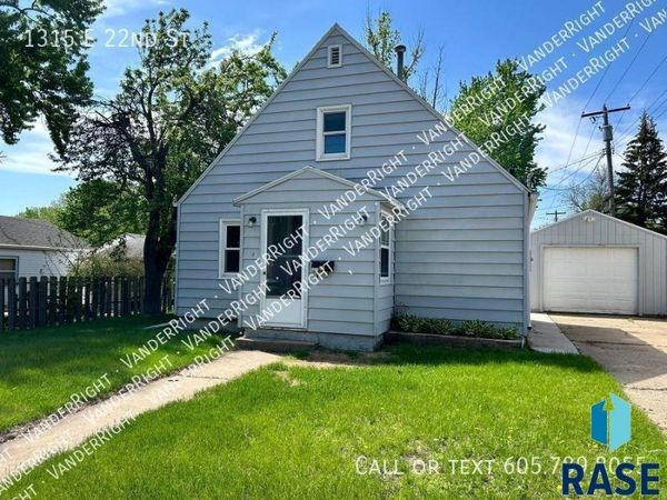 1315 E 22nd St St, Sioux Falls, SD 57105