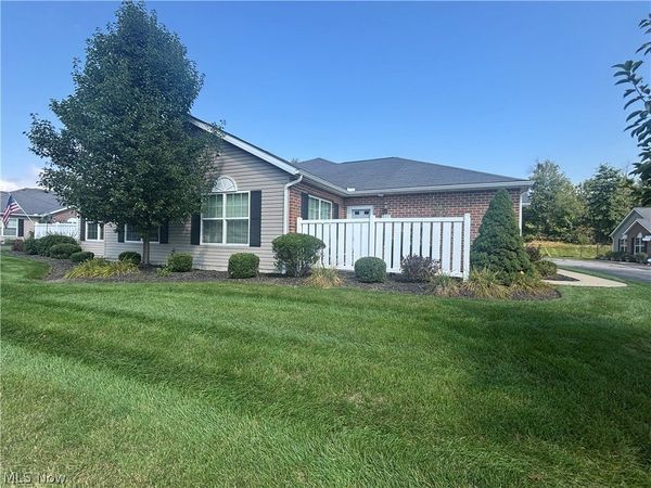177 Woodbury Glen Street , Hartville, OH 44632
