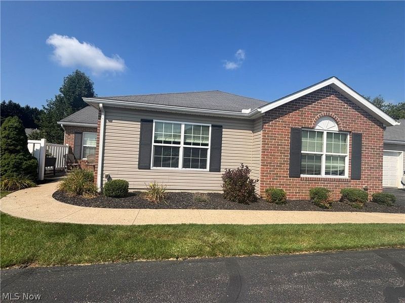 177 Woodbury Glen Street, Hartville, OH 44632 Photo 2