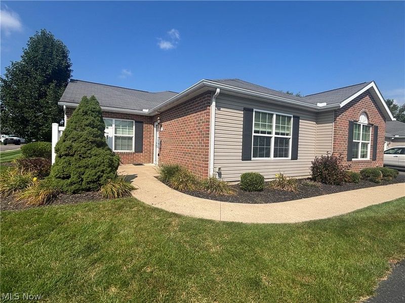 177 Woodbury Glen Street, Hartville, OH 44632 Photo 3