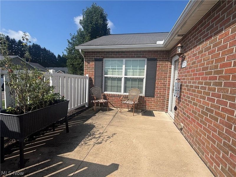 177 Woodbury Glen Street, Hartville, OH 44632 Photo 4