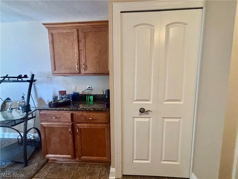 177 Woodbury Glen Street, Hartville, OH 44632 Photo 9