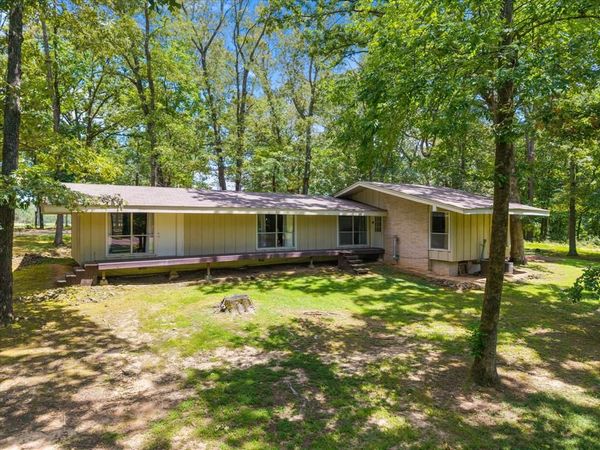 106 Lively Avenue , Mount Pleasant, TX 75455