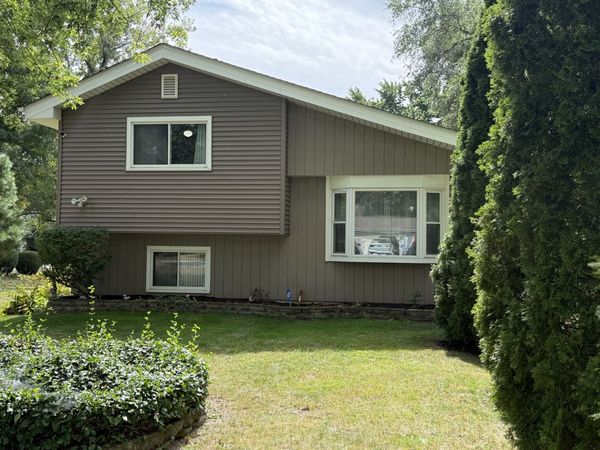 29W313 Ray Avenue, West Chicago, IL 60185