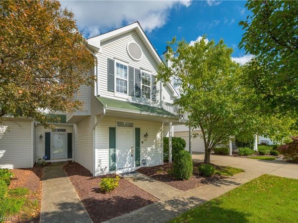 192 Vista Court, Unit 10A, North Olmsted, OH 44070