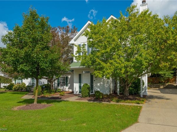 192 Vista Court , Unit 10A, North Olmsted, OH 44070