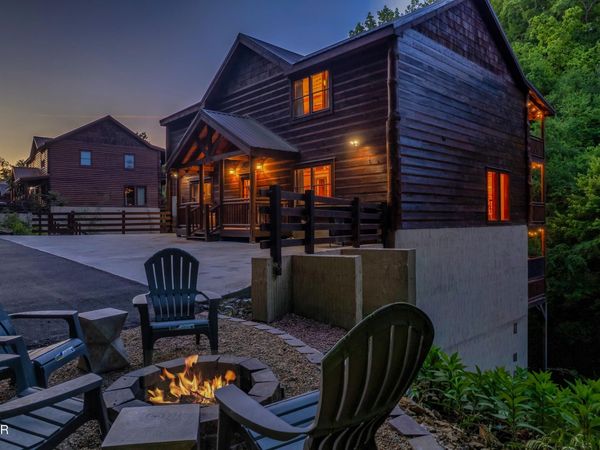 2765 Green Mountain Way, Sevierville, TN 37876