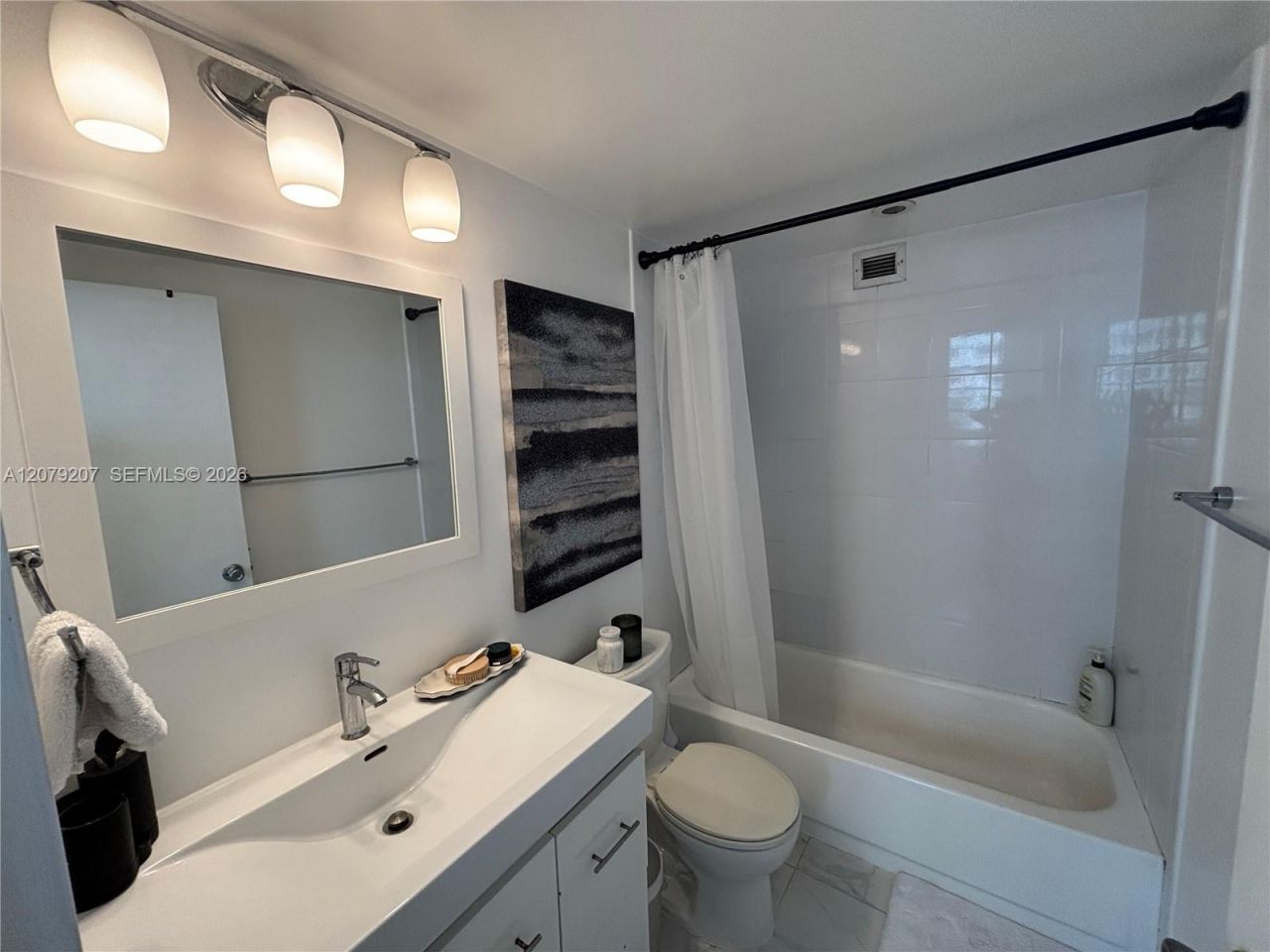 999 Brickell Bay Dr, Unit 1105, Miami, FL 33131 Photo
