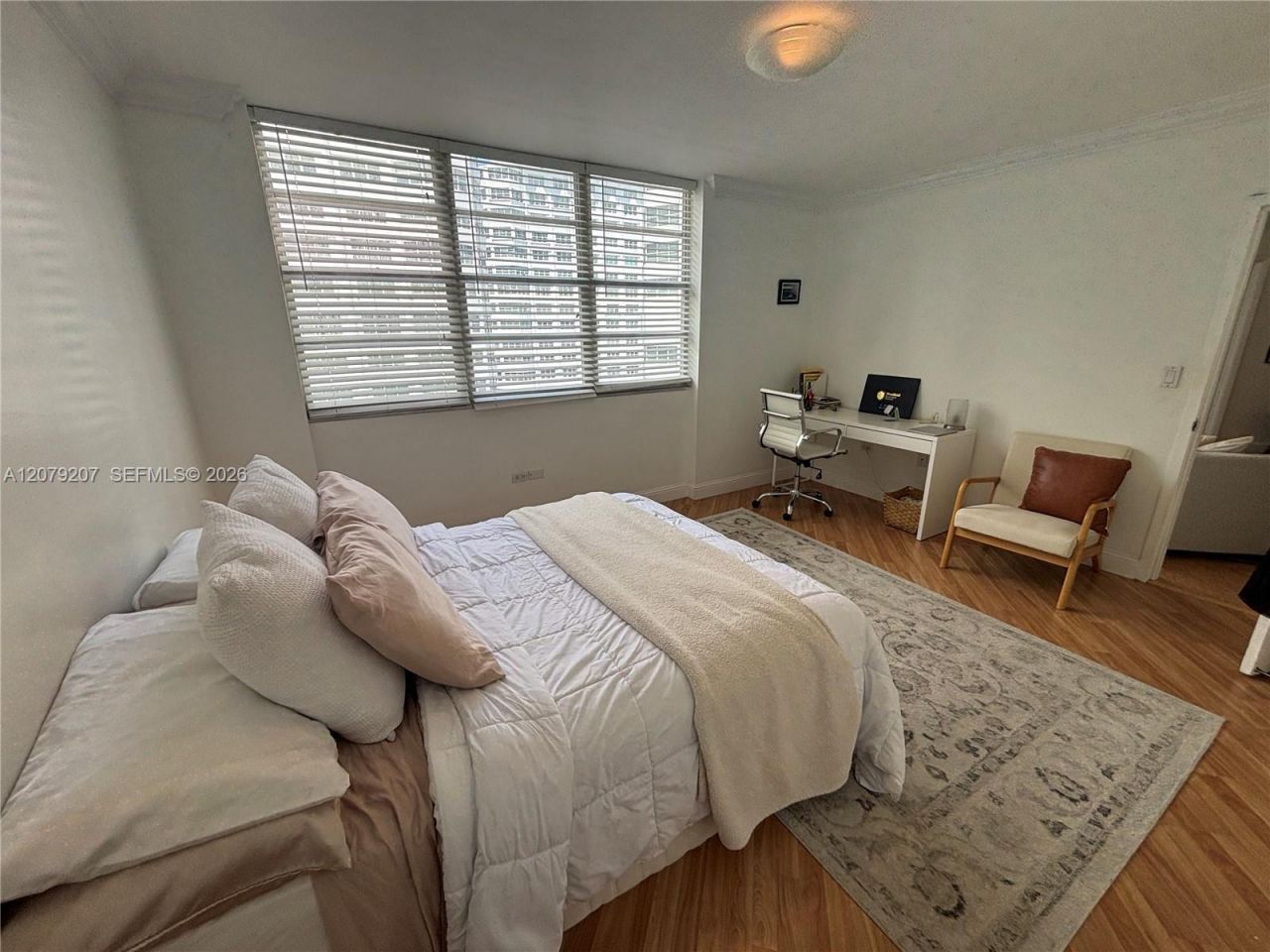 999 Brickell Bay Dr, Unit 1105, Miami, FL 33131 Photo