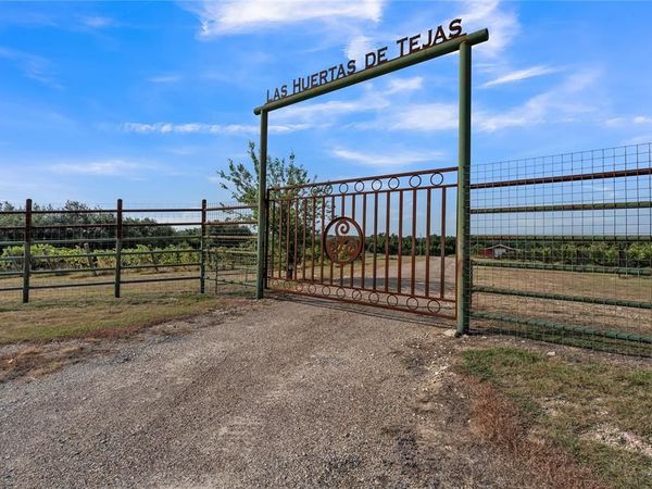 25270 E State Highway 6 , Hico, TX 76457