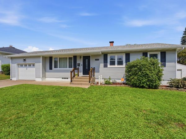3218 W RUSHOLME, Davenport, IA 52804