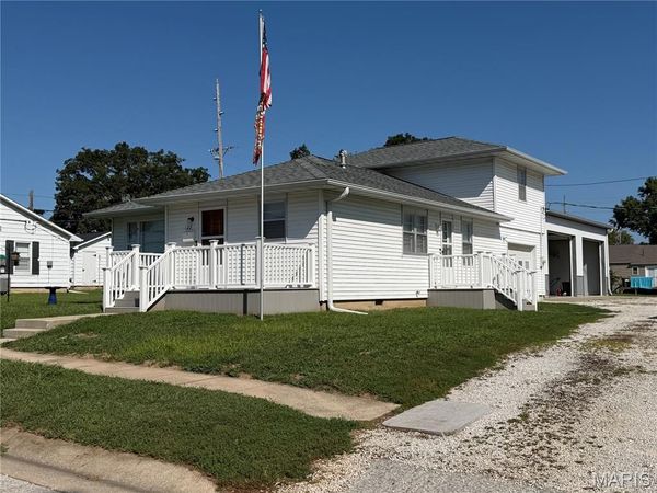 122 W Elm Street , Palmyra, MO 63461
