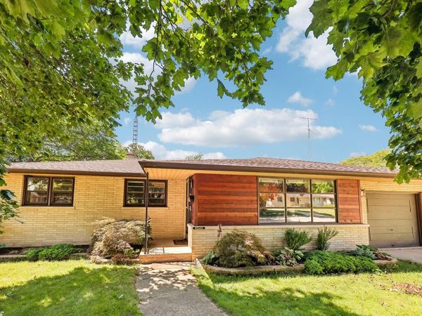 8040 19th AVENUE, Kenosha, WI 53143