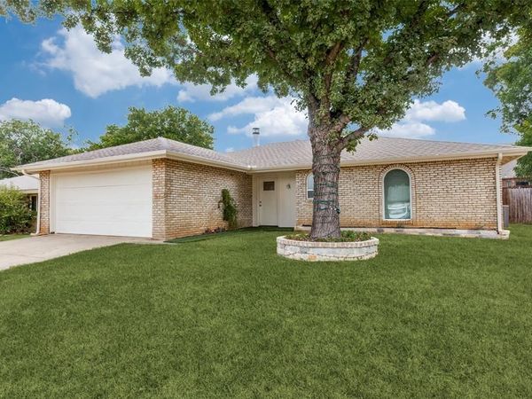 5420 Prince Drive, Lake Dallas, TX 75065