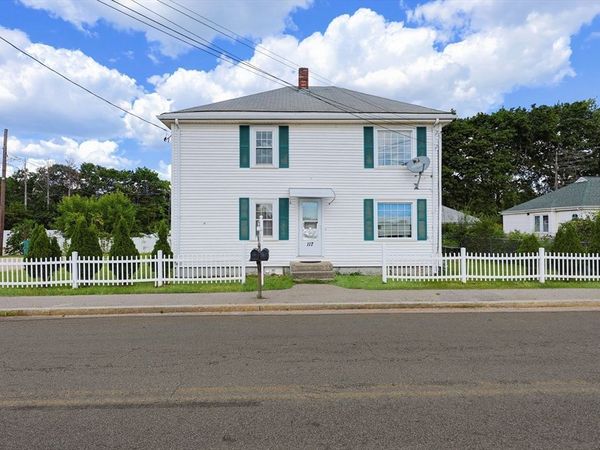 117 Bacon St, Attleboro, MA 02703