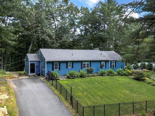 17 Gardner Ave, Sturbridge, MA 01566