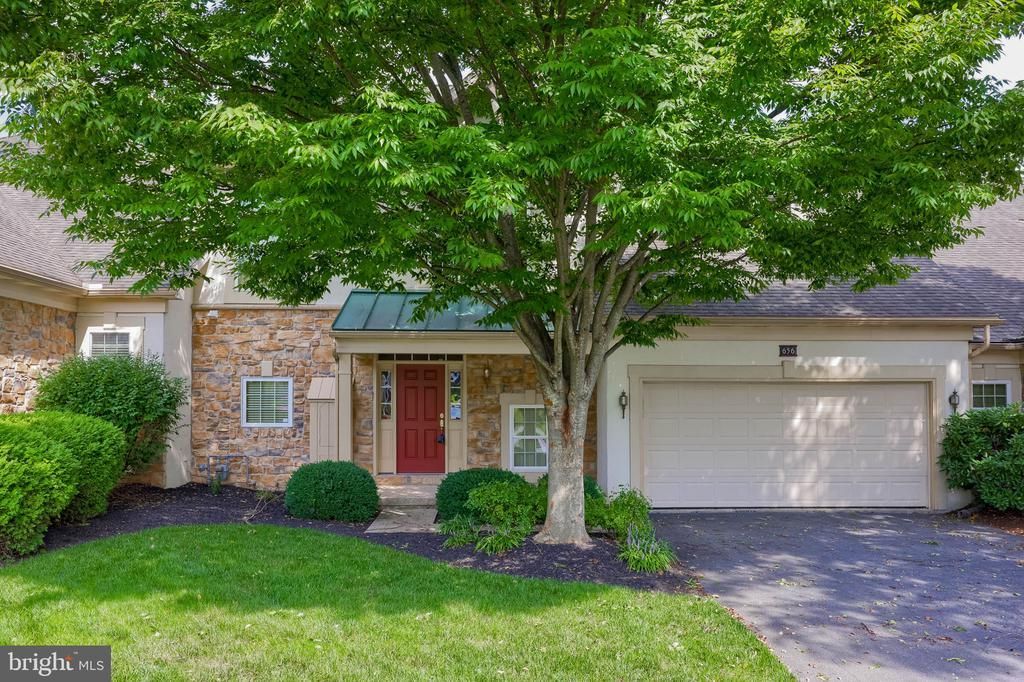 656 CRESTGATE PLACE, MILLERSVILLE, PA 17551