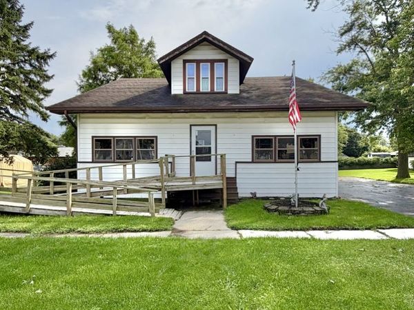 114 E Lake Street, Ashkum, IL 60911