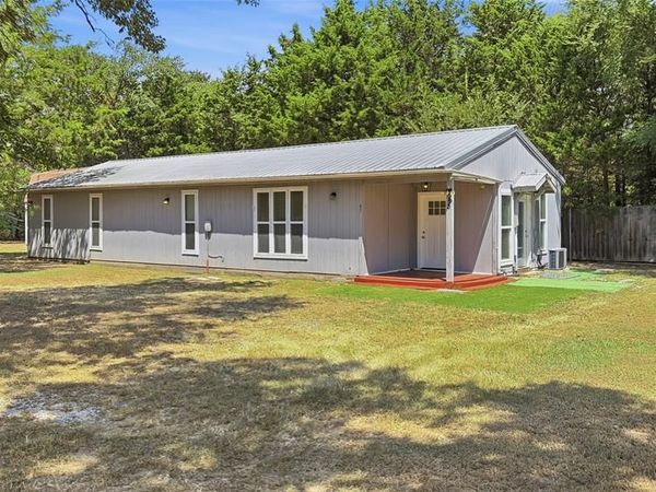45 Country Place Lane , Valley View, TX 76272