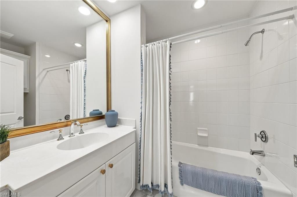 411 6th St S, Unit 301, Naples, FL 34102 Photo