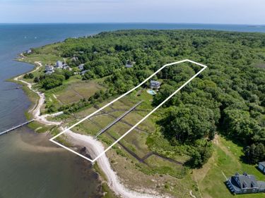 13 Harbor Acres Ln, Mattapoisett, MA 02739