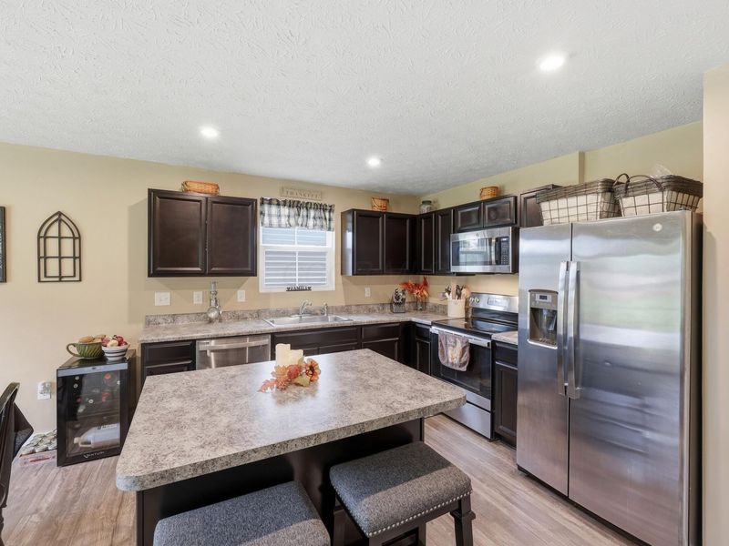 215 S Tuttle Road, Springfield, OH 45505 Photo 2