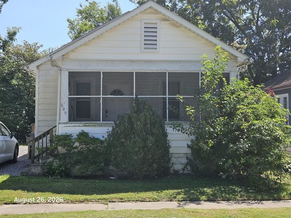 609 W CHERRY Street , Carbondale, IL 62901