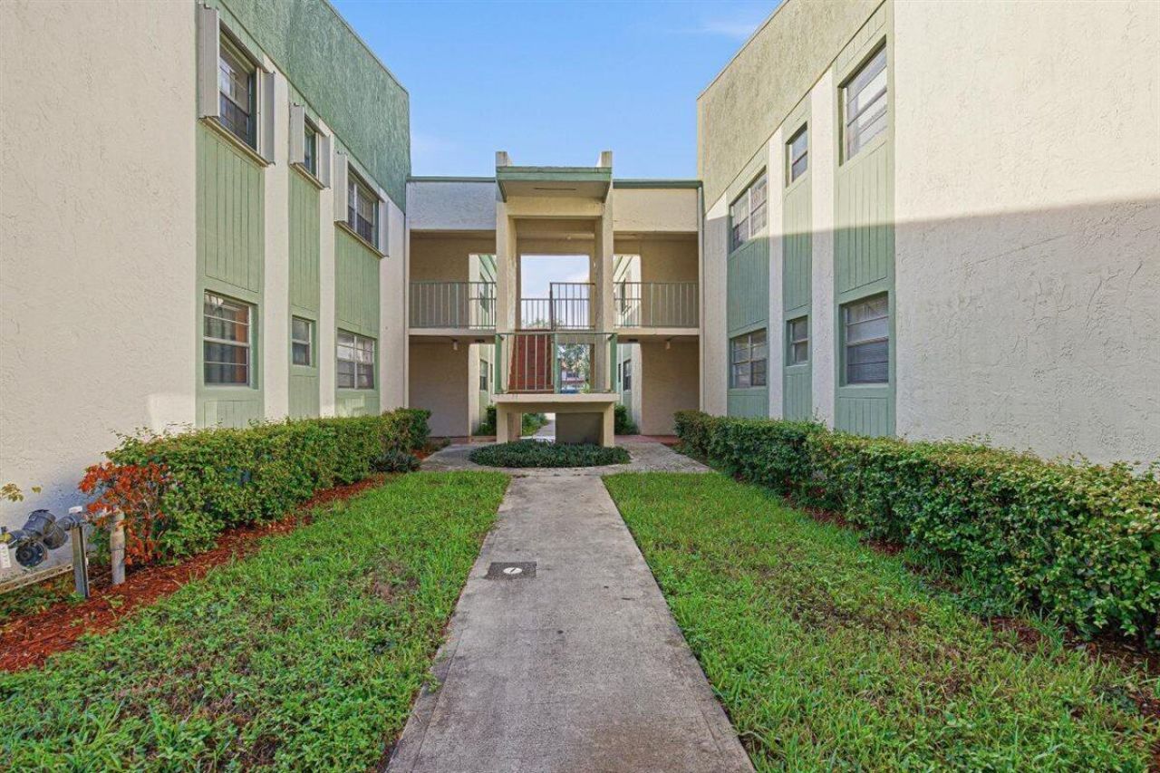 4151 NW 90th Avenue, Unit 207, Coral Springs, FL 33065 Photo