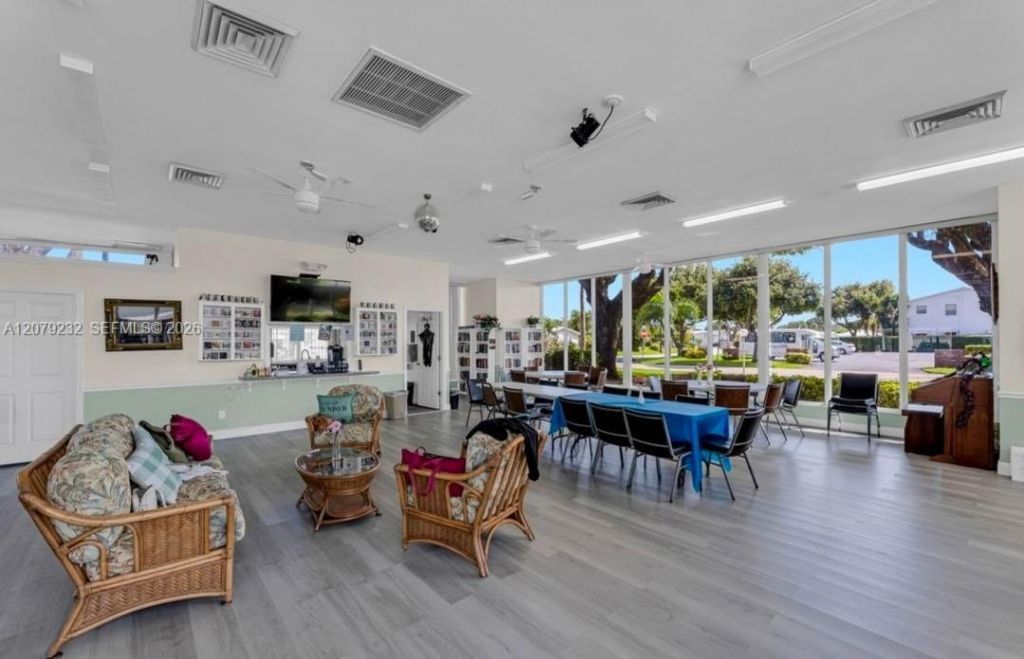 2551 W Golf Blvd, Unit 101, Pompano Beach, FL 33064 Photo