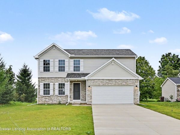 1015 Woodridge Drive, St. Johns, MI 48879