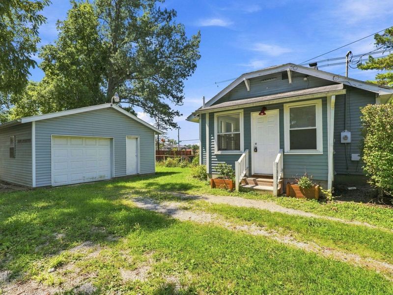 1990 Stelzer Road, Columbus, OH 43230 Photo 2