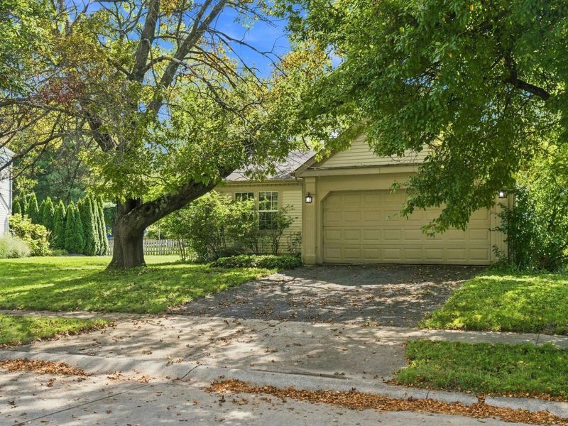 3795 Secretariat Court, Columbus, OH 43221 Photo 2