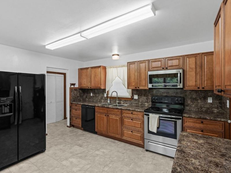 1313 Westmoor Drive, Wilmington, OH 45177 Photo 7