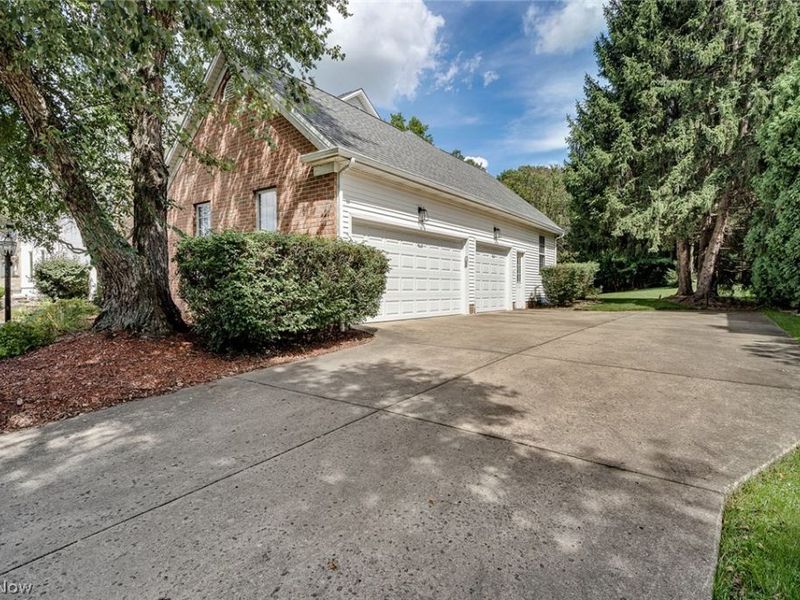 8549 Reserve Court, Boardman, OH 44514 Photo 3
