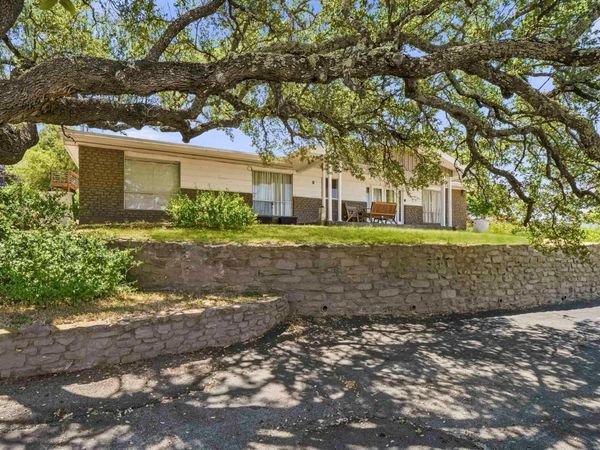 131 Dukes DR, Cottonwood Shores, TX 78657