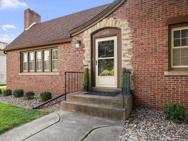 2601 12th Street , Moline, IL 61265