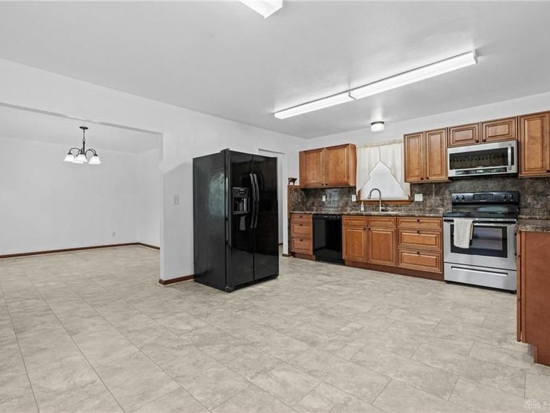 1313 Westmoor Drive, Wilmington, OH 45177 Photo 13