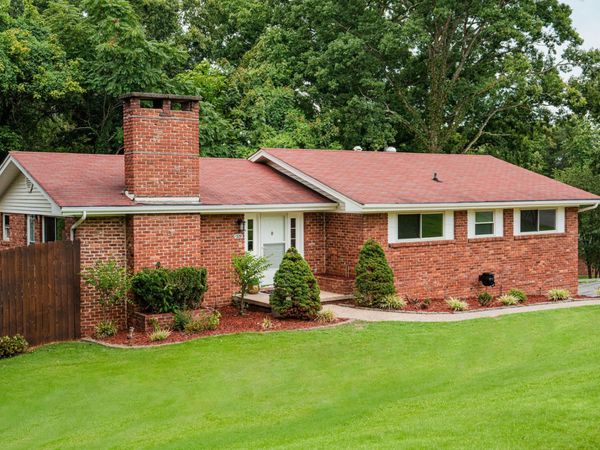 1329 Cloverdale Drive , Hixson, TN 37343