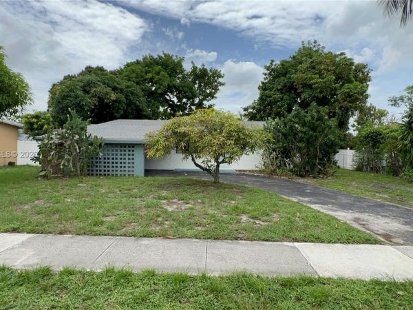4421 NW 33rd St , Lauderdale Lakes, FL 33319