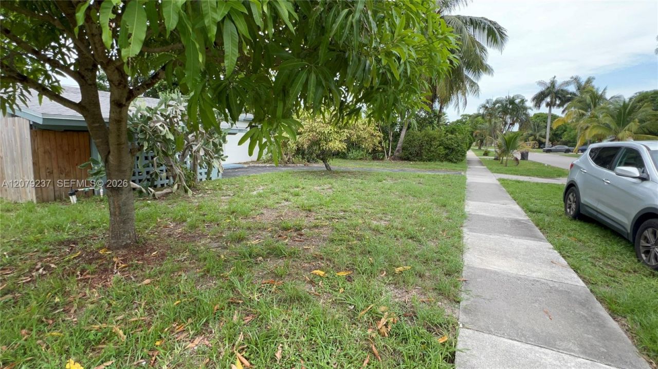 4421 NW 33rd St , Lauderdale Lakes, FL 33319 Photo