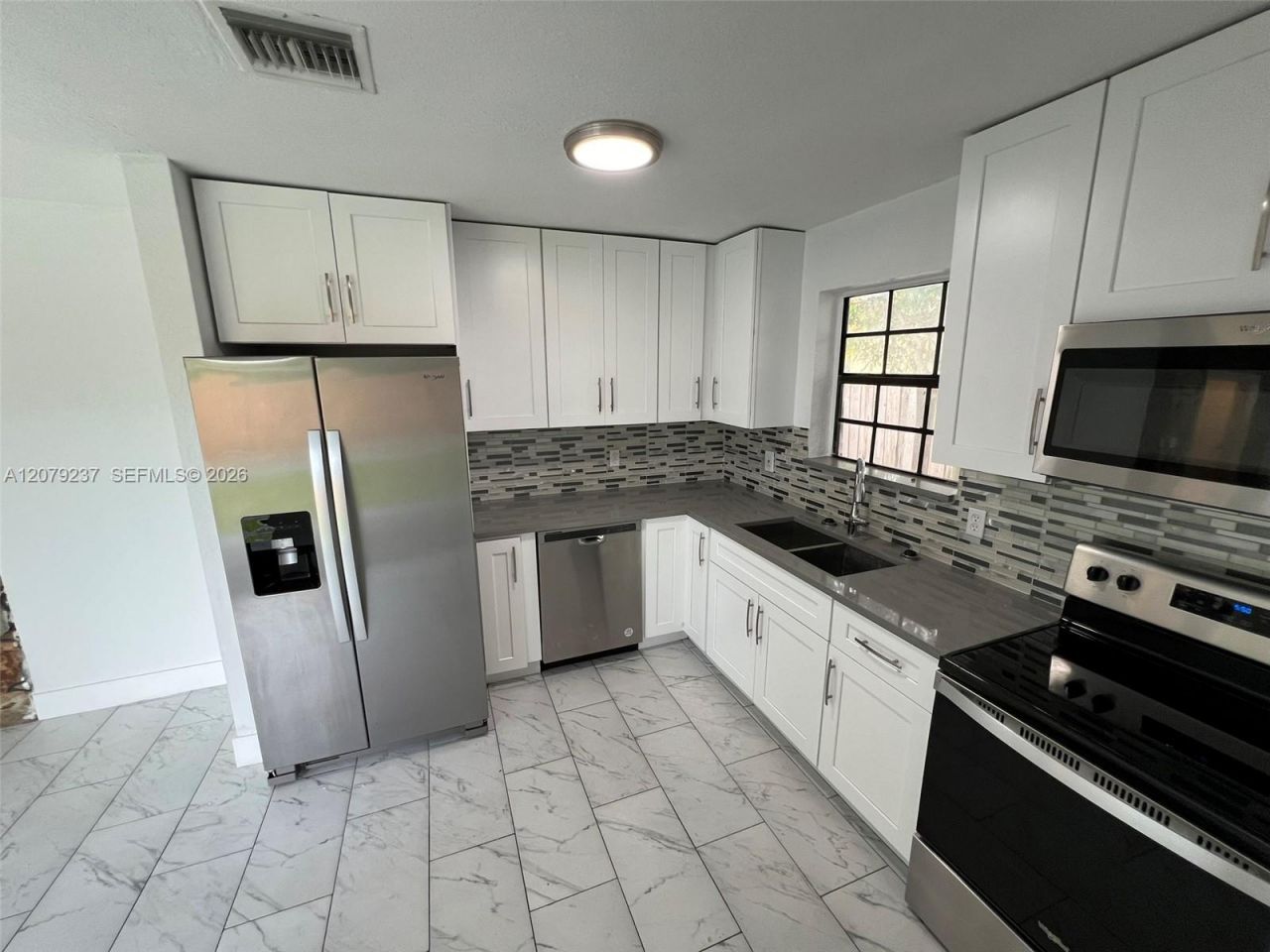 4421 NW 33rd St , Lauderdale Lakes, FL 33319 Photo