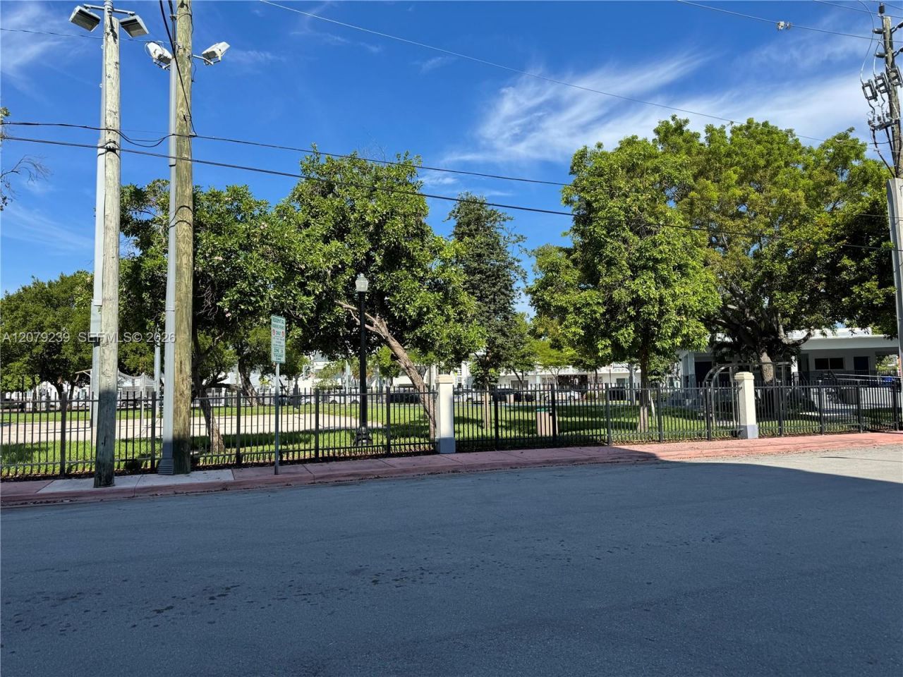 8017 Byron Ave, Unit 6, Miami Beach, FL 33141 Photo
