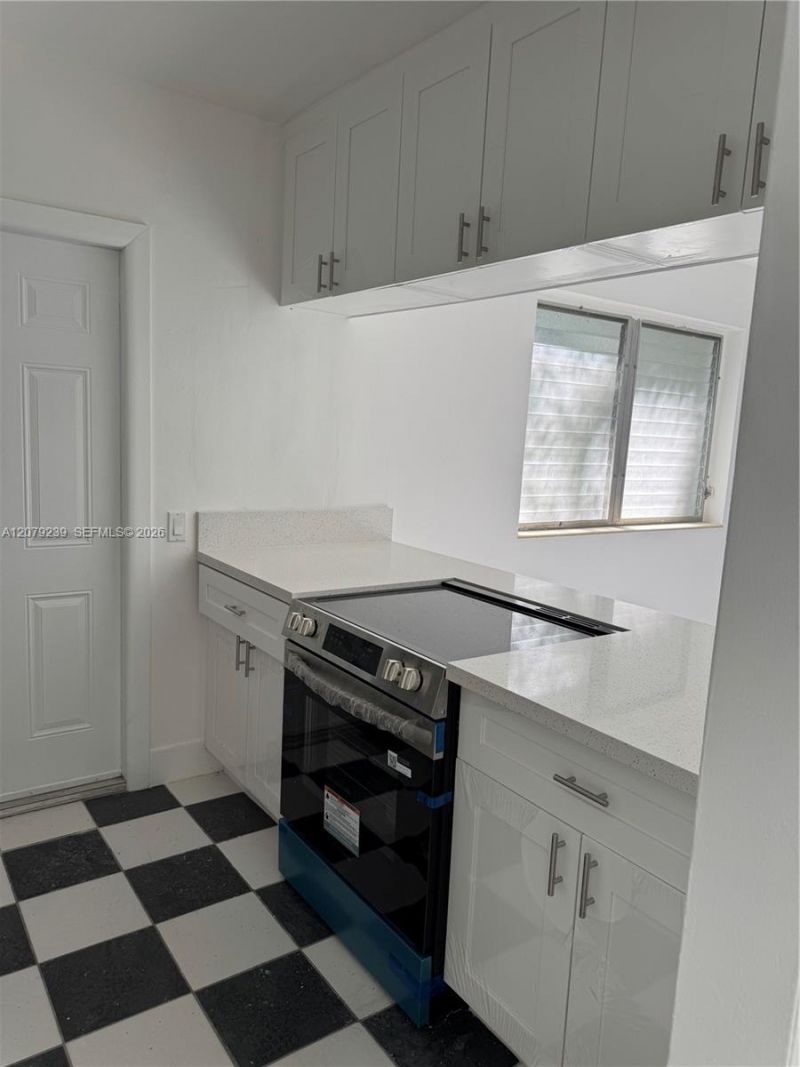 8017 Byron Ave, Unit 6, Miami Beach, FL 33141 Photo