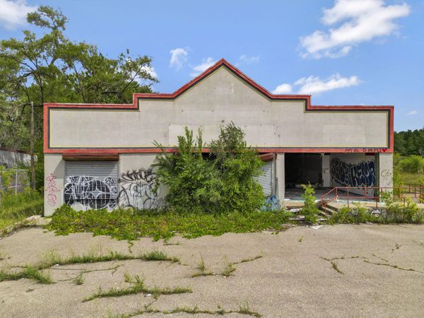 2913 S Dort Highway, Flint, MI 48507