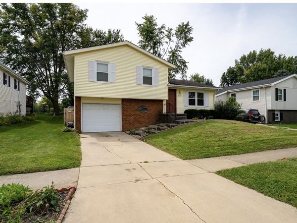 2213 Clearwater Avenue, Bloomington, IL 61704