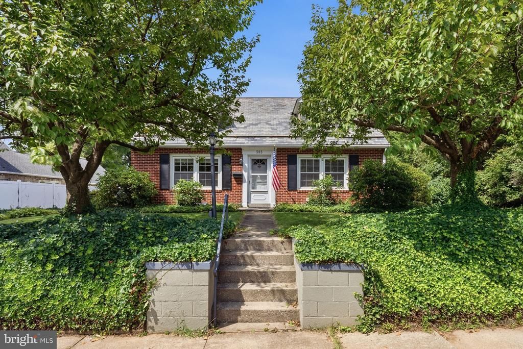 505 ELNORE AVENUE , TEMPLE, PA 19560