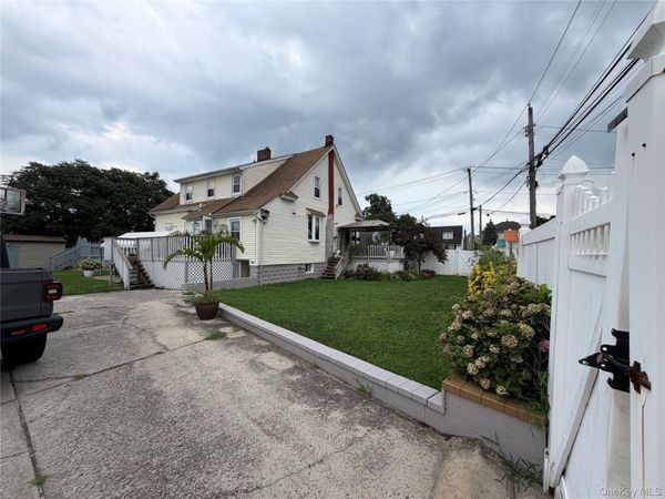 611 Park Avenue , Uniondale, NY 11553