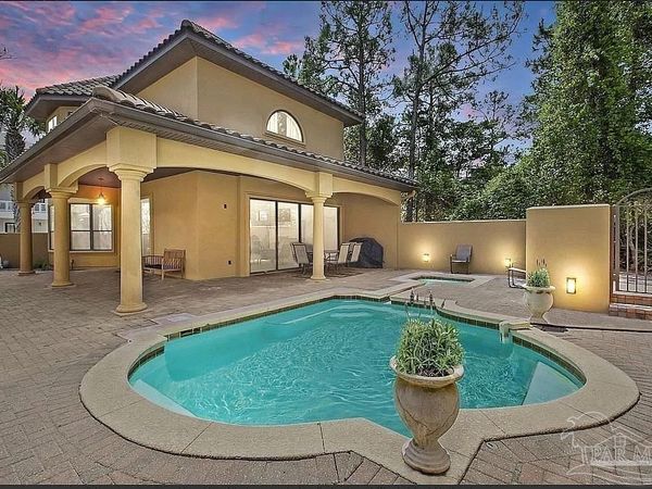 205 N Saint Francis Dr, Destin, FL 32549